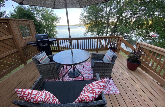 Lakefront Paddlers Peak Cottage on Callander Bay, Lake Nipissing