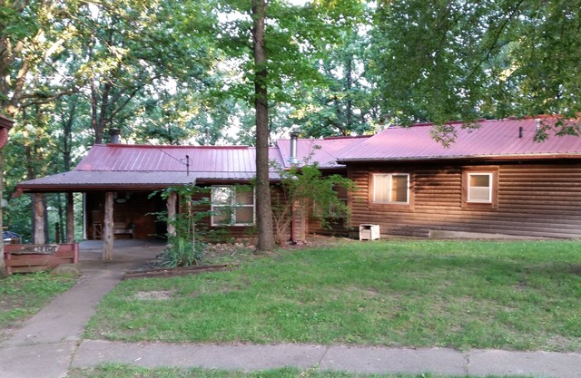 LAKEFRONT PREMIER rustic cabin on quiet cove, west side of Pomme de Terre Lake