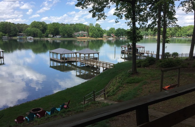 Lakefront Retreat, new boathouse, gazebo on deep water