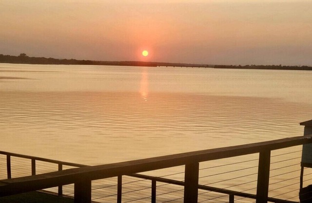 Lakefront Retreat Paradise