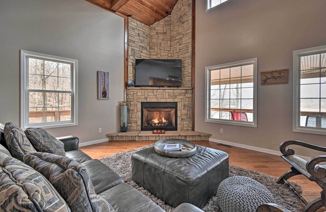 Lakefront Retreat w/Views, Near Mammoth Cave!