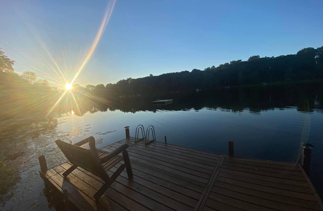 Lakefront! Secluded, HotTub, Fire Pit, Private Dock&boats 90 Min from Chicago