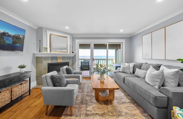 Lakefront Tahoe Vista Condo| 2 bed 2.5 bath| Sleeps 6