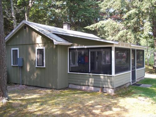 Lakefront! Twin Birch Resort - The Green Laker
