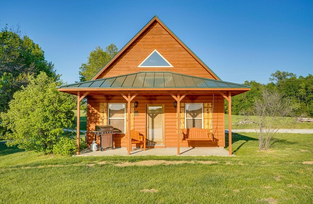 Lakefront Vacation Rental w/Patio & Grill!
