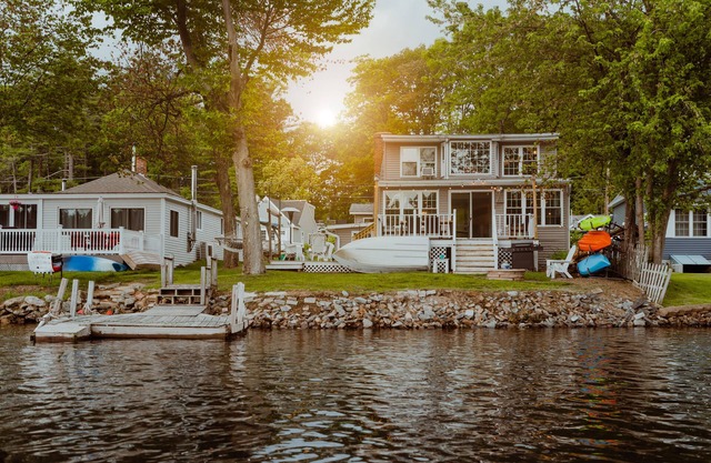Lakefront; view of ski mountain, firepit, dock, kayaks, laundry, outdoor shower