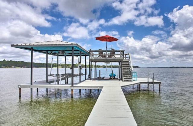 Lakefront w/Dock, 300mb WIFI, Theater, Arcade