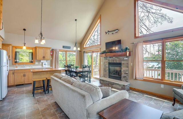 Lakefront Wisconsin Getaway w/Kayak + Boat Dock!