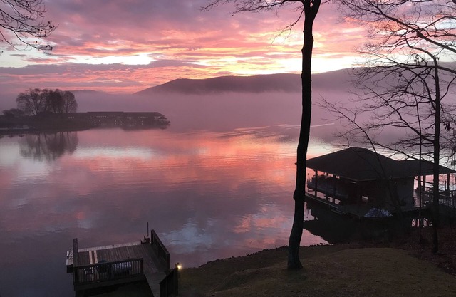 Lakefront with Amazing Mountain and Lake Views, Docks, Fire Pit, Kayaks and More