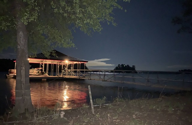 Lakehouse with Dock at Strom Thurmond/Clark Hill near Augusta Georgia sleeps 8