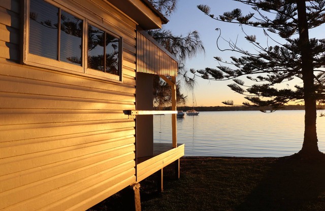 Lakes Edge Boathouse - Seclusion and serenity right on the water's edge!