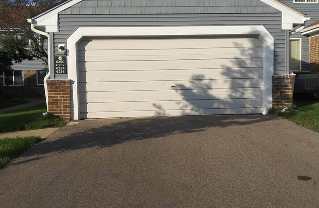 ^LAKESIDE LUXURY TOWNHOME* 3BDRMS/2.5BTHRM/2CAR GARAGE!^