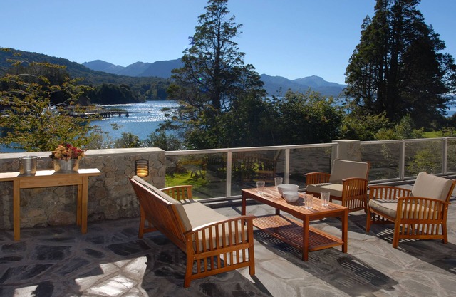 Lakeside House/Villa (Llao Llao Neighborhood, San Carlos de Bariloche