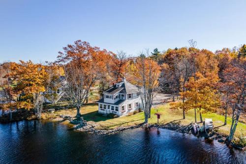 Lakeside 4BD Pushaw Lake Retreat