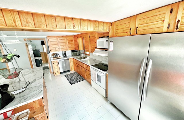 Lakeside Bliss Tait Lake – Cozy 3 Bed Cottage with Hot Tub & Private Waterfront!