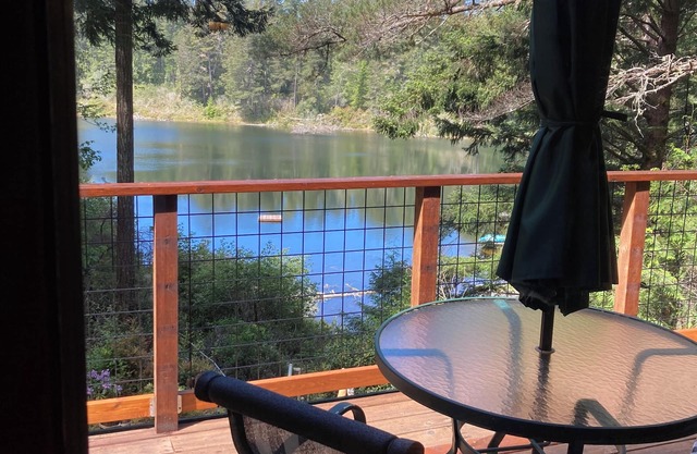 Lakeside cabin on the Central Oregon Coast