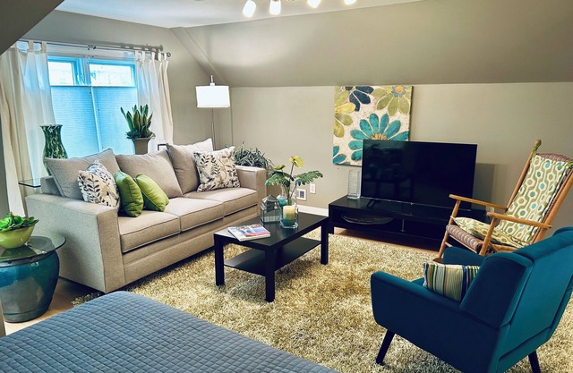 Lakeside Getaway Studio In Luna Pier!