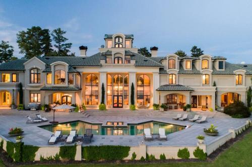 Lakeside Grande Villa