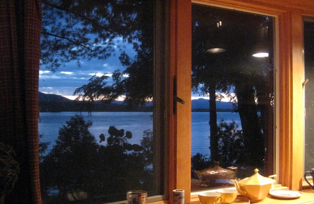 Lakeside heavenly isolation