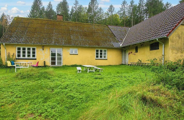 Lakeside Holiday Home with Forest