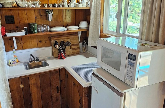 Lakeside Purcell Cabin at Paradise Hills