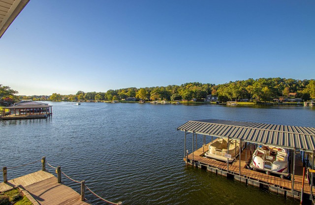 Lakeside Retreat mins to Downtown/Oaklawn