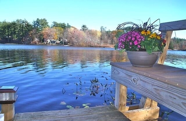 Lakeside Wooded Retreat on Kingston Lake