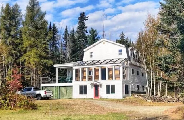 Lakeview Haven: 2 Unit, 4BR, Sleep 10, Pet-Friendly!