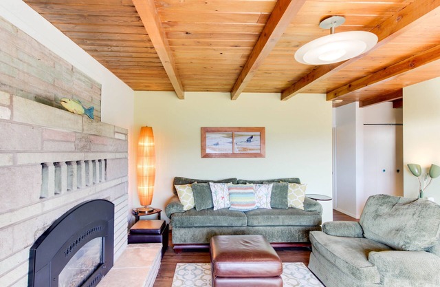 Lakeview Home with Private Hot Tub, Washer and Dryer, Cable, and Scenic Deck