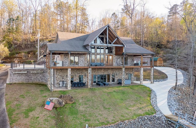 "LAKEVIEW": No Steps, HOT TUB, Boat/Swim Dock, Elevator