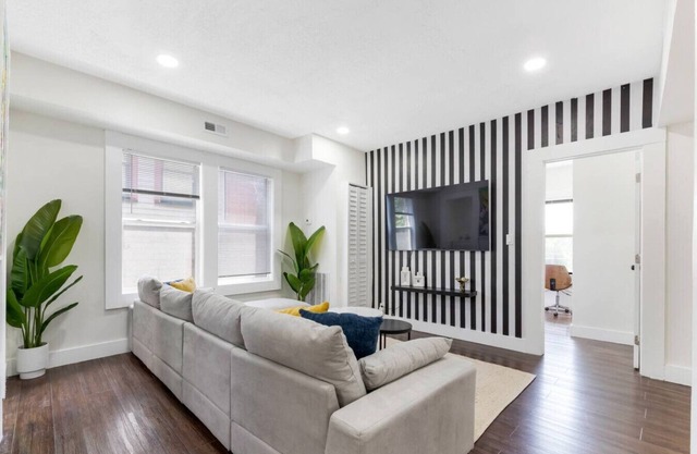 Lakewood Bliss- 2 Bed Apt