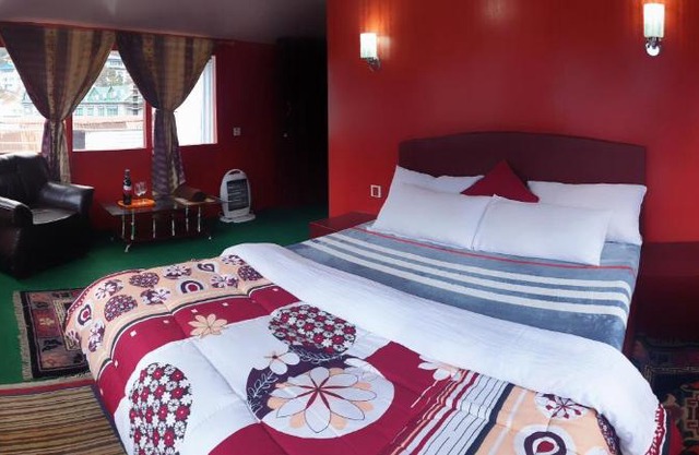 Lama Hotel - Cafe De Himalaya
