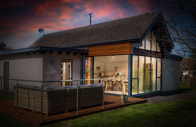 LAMBS LODGE, family friendly, luxury holiday cottage in Bamburgh