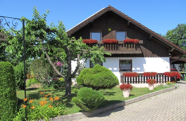 Landhaus Pema vacation apartment near Maulbronn Monastery and Tripsdrill Adventure Park