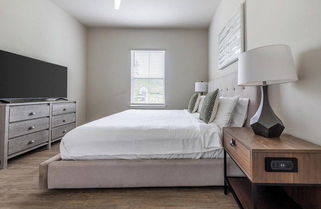 Landing | Amazing 2BD, Pool, Clubhouse