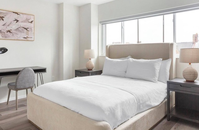 Landing at 4415 Chestnut - 2 Bedrooms in Univer.