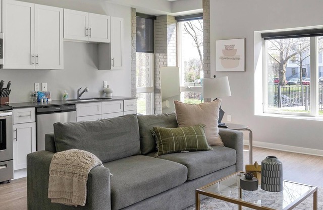 Landing at Fifty Forty Flats - 1 Bedroom in Len.