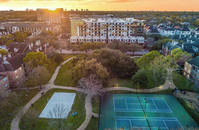 Landing at The Hayworth - 2 Bedrooms in Westside