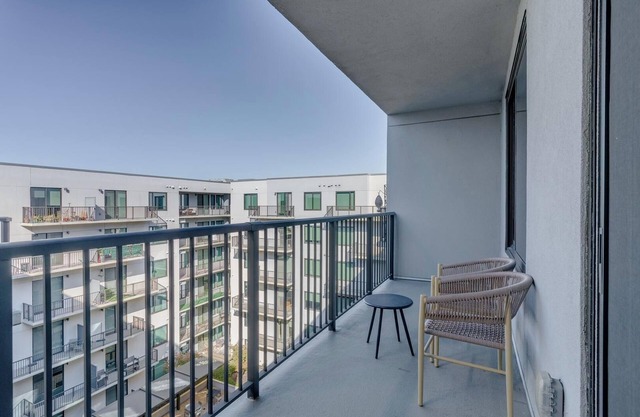 Landing at The Hayworth - 2 Bedrooms in Westside