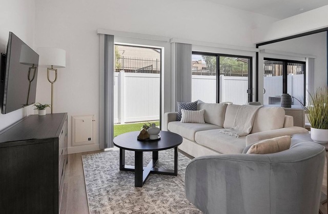 Landing | Beautiful 1BD, Pool, Clubhouse