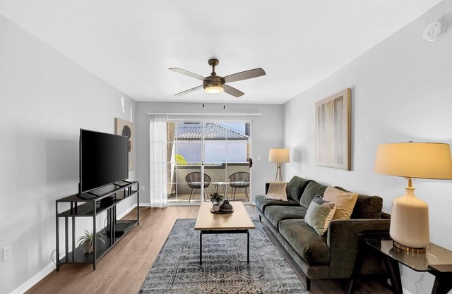 Landing | Chic 1BD, Gym, Pool