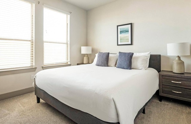 Landing | Incredible 1BD, Pool, Gym