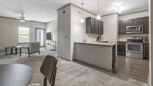 Landing Modern Apartment with Amazing Amenities (ID7763X41)