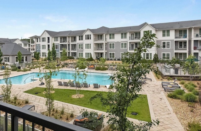 Landing | Spectacular 2BD, Yoga Studio, Gym