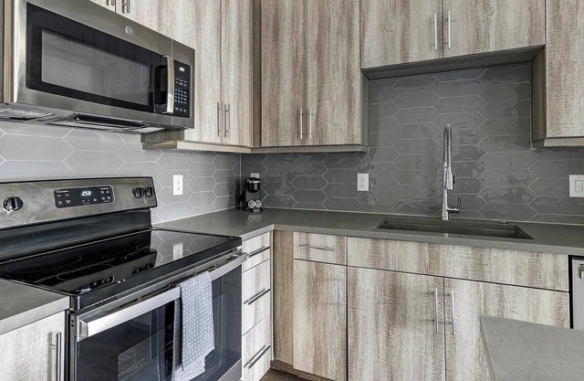 Landing | Spectacular 1BD, Gym, Courtyard