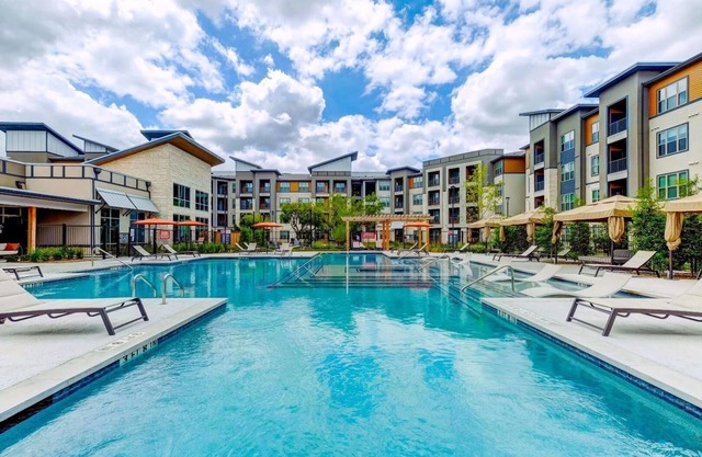 Landing | Stunning 1BD, Gym, Pool