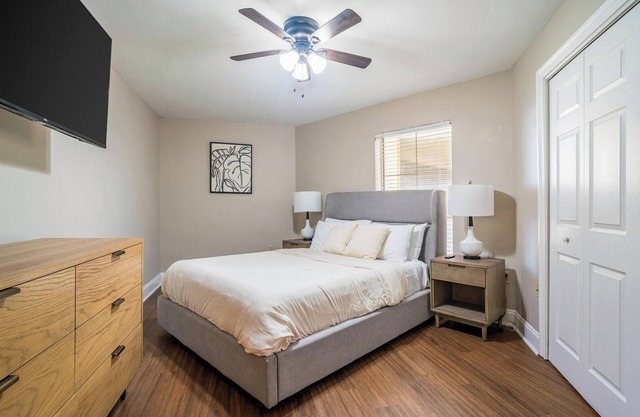 Landing | Stunning 2BD, Pool, Gym