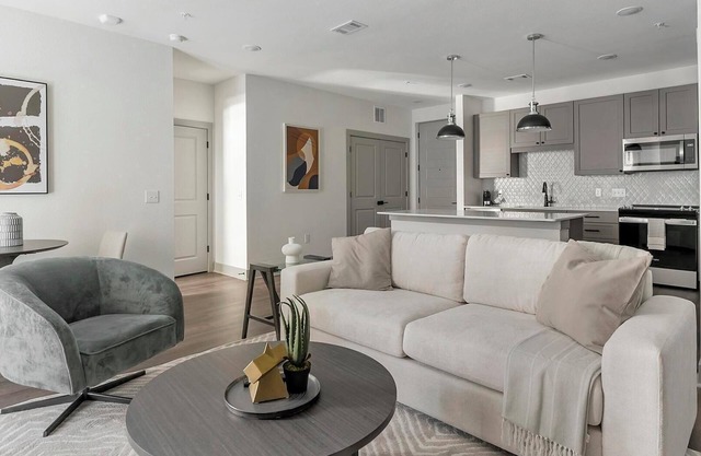 Landing | Stunning 2BD, Gym, Pool