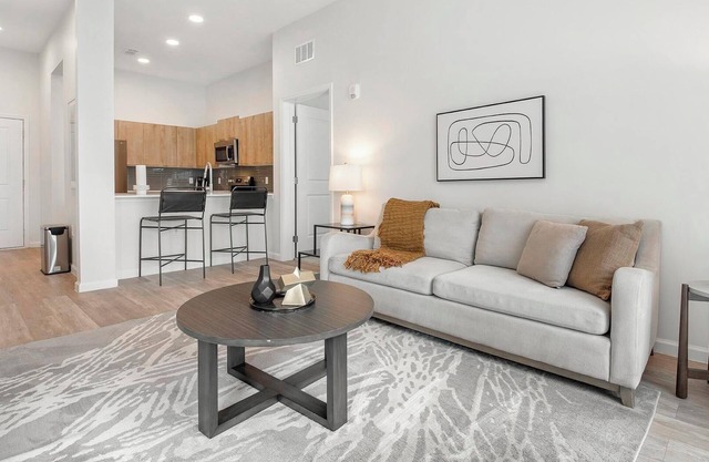 Landing | Stunning 2BD, Pool, Clubhouse
