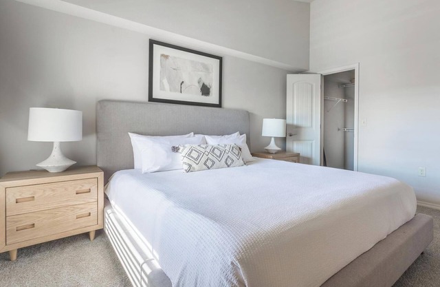 Landing | Stylish 2BD, Courtyard, Pool